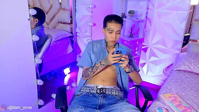 Snapshot of Jonesliam23 chatting on May 31, 8:42 pm Jonesliam23 online show from May 31, 8:42 pm