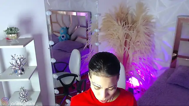 Jonesliam23 online show from February 5, 7:21 pm