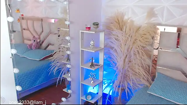 Jonesliam23 online show from November 22, 7:13 pm