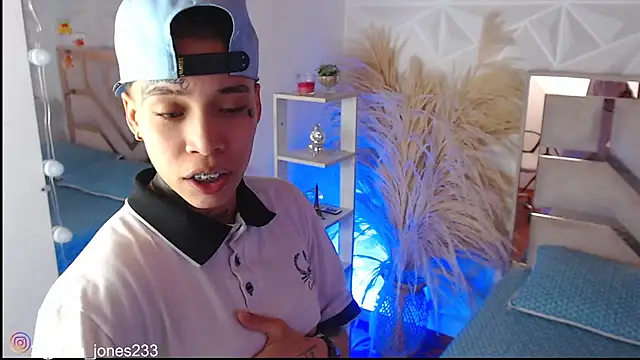 Jonesliam23 online show from November 24, 7:25 pm