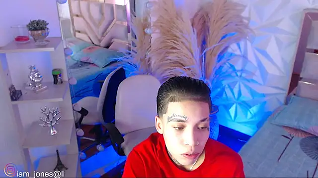 Jonesliam23 online show from March 6, 7:09 pm