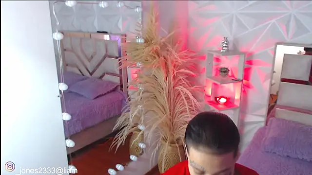 Jonesliam23 online show from October 18, 7:16 pm