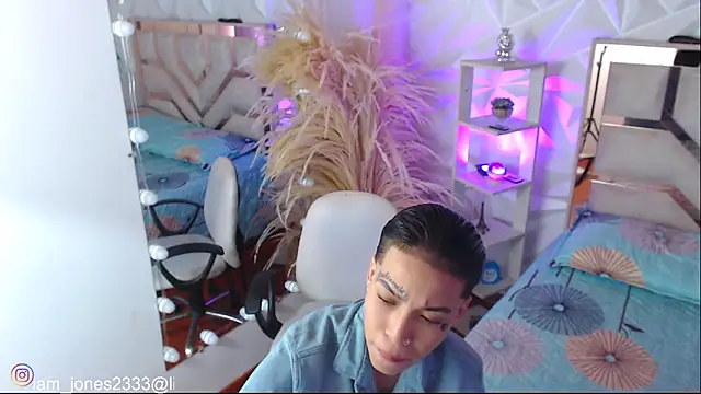 Jonesliam23 online show from October 25, 7:25 pm