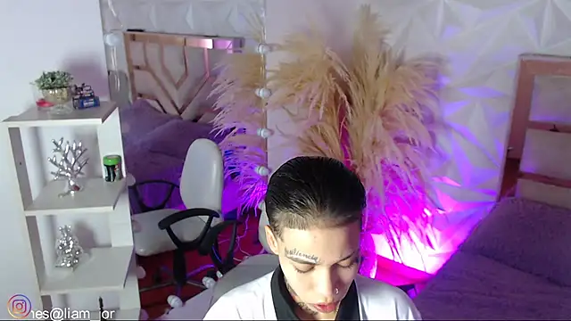 Jonesliam23 online show from February 19, 7:22 pm