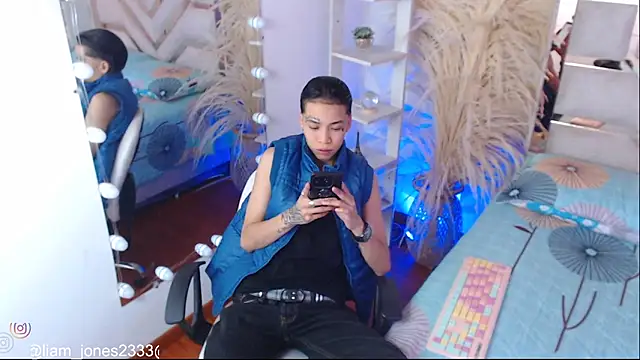 Jonesliam23 online show from October 26, 7:14 pm