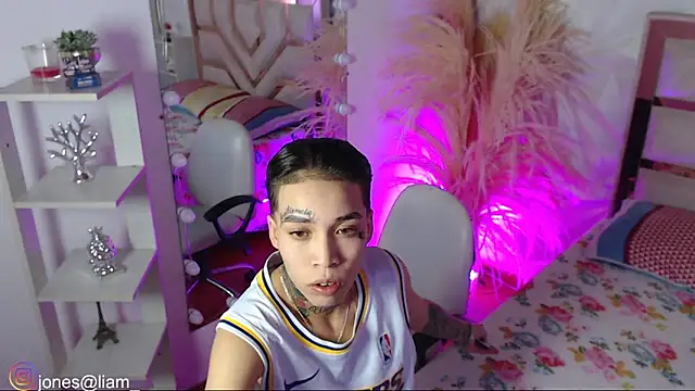 Jonesliam23 online show from January 31, 7:12 pm