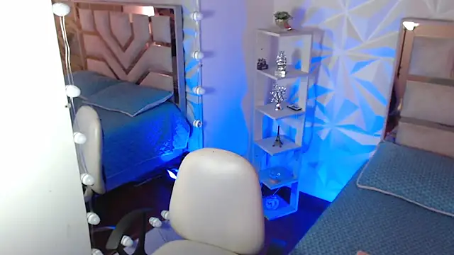 Jonesliam23 online show from April 7, 7:59 pm