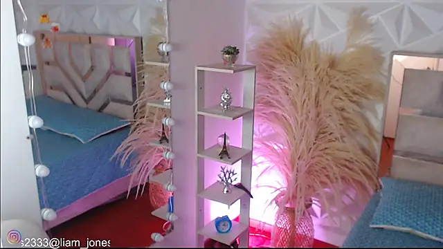 Jonesliam23 online show from November 26, 7:36 pm