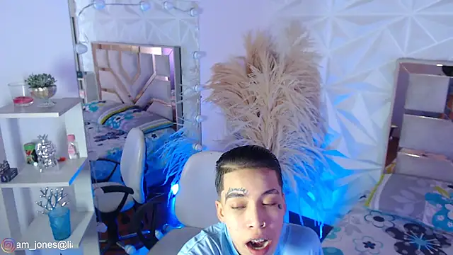 Jonesliam23 online show from March 21, 7:29 pm