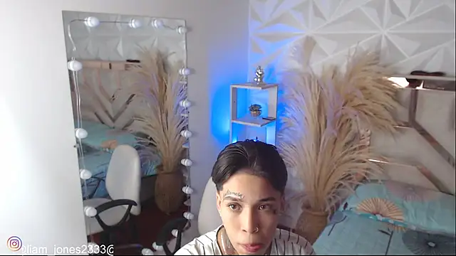 Jonesliam23 online show from October 28, 10:31 pm