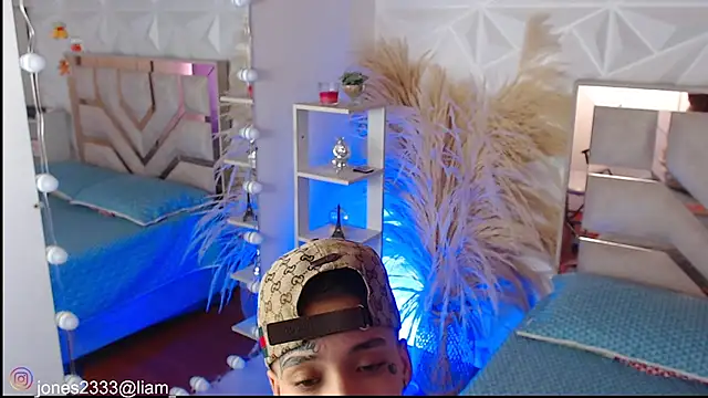 Jonesliam23 online show from November 25, 7:36 pm