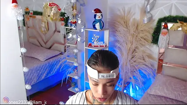 Jonesliam23 online show from December 5, 7:23 pm