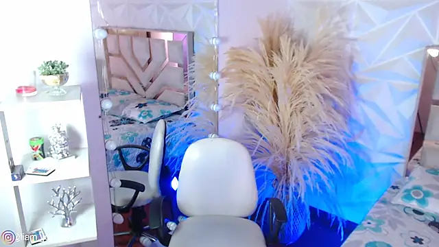 Jonesliam23 online show from March 15, 7:10 pm