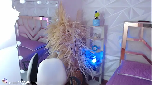 Jonesliam23 online show from September 21, 7:08 pm