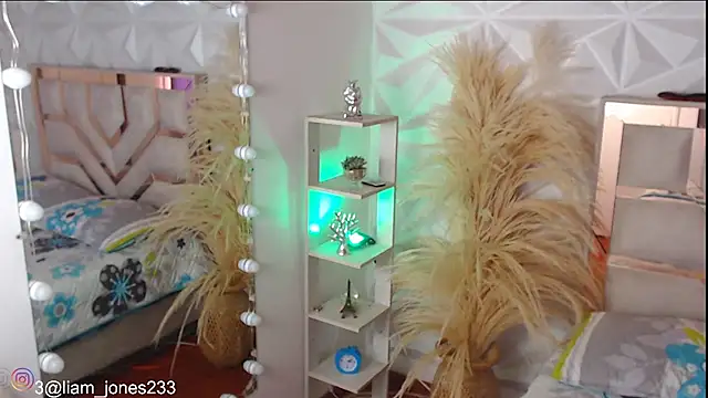 Jonesliam23 online show from November 3, 7:39 pm