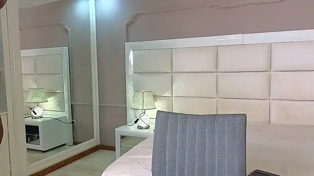 Snapshot of adaraSmiith chatting on February 5, 10:27 pm adaraSmiith online show from February 5, 10:27 pm