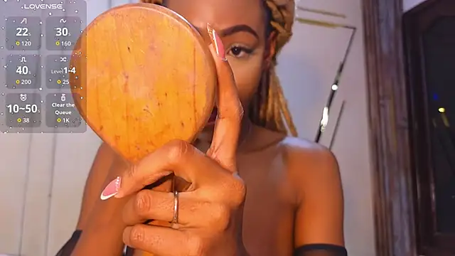 Snapshot of adaraSmiith chatting on November 18, 11:35 am adaraSmiith online show from November 18, 11:35 am