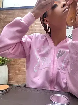 adaraSmiith online show from January 8, 11:32 am