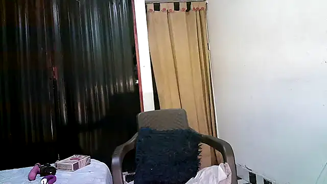 Snapshot of kimmiemm chatting on November 28, 12:11 am kimmiemm online show from November 28, 12:11 am