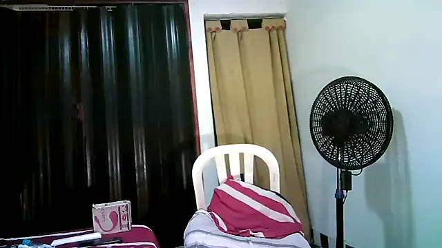Snapshot of kimmiemm chatting on March 10, 1:34 am kimmiemm online show from March 10, 1:34 am