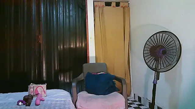 Snapshot of kimmiemm chatting on July 2, 2:23 am kimmiemm online show from July 2, 2:23 am