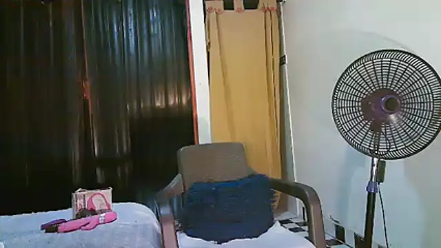 Snapshot of kimmiemm chatting on July 15, 3:35 am kimmiemm online show from July 15, 3:35 am