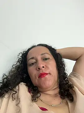 luisa curli online show from February 8, 3:37 am