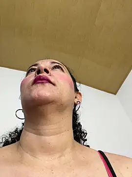 luisa curli online show from December 5, 5:06 am