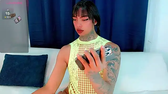 Snapshot of laura_sweett120 chatting on November 29, 4:12 am laura sweett120 online show from November 29, 4:12 am