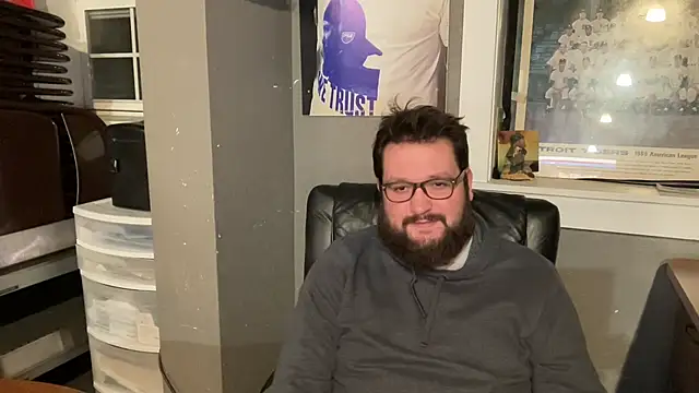 Snapshot of daddystone101 chatting on February 24, 4:16 am daddystone101 online show from February 24, 4:16 am