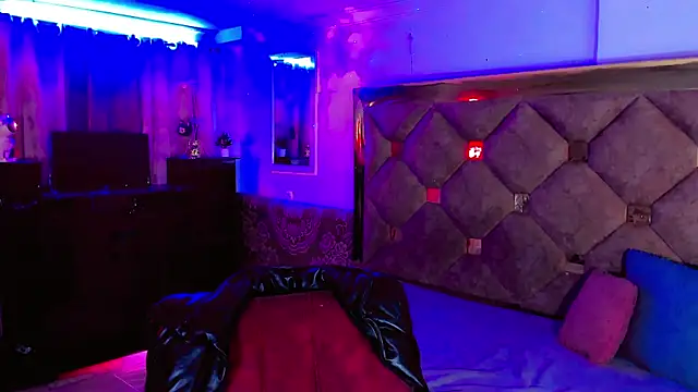 Snapshot of the-horus-girl chatting on October 5, 9:38 pm the-horus-girl online show from October 5, 9:38 pm