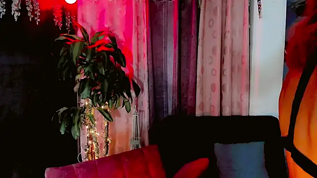 the-horus-girl online show from January 6, 5:55 am