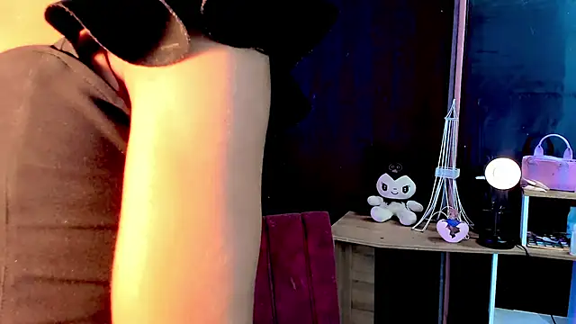 Snapshot of the-horus-girl chatting on March 13, 12:48 am the-horus-girl online show from March 13, 12:48 am