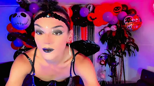 Snapshot of the-horus-girl chatting on October 20, 3:41 am the-horus-girl online show from October 20, 3:41 am