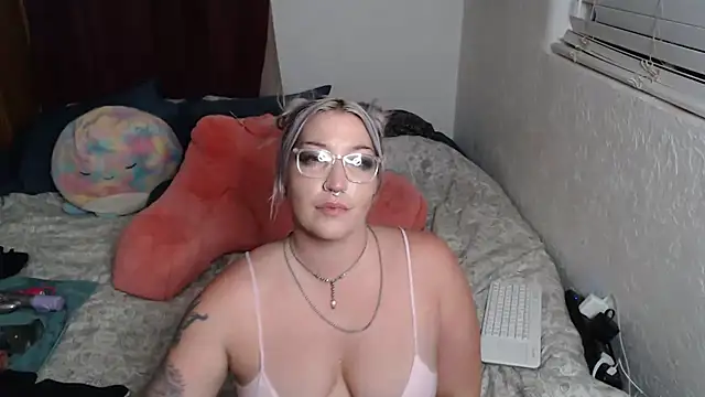 Snapshot of anja_peach chatting on May 21, 6:22 am anja peach online show from May 21, 6:22 am