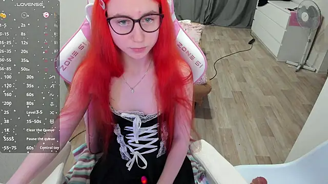 Snapshot of Malina_Lovely chatting on October 27, 8:32 pm Malina Lovely online show from October 27, 8:32 pm