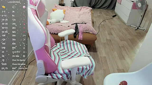 Snapshot of Malina_Lovely chatting on November 6, 8:35 pm Malina Lovely online show from November 6, 8:35 pm