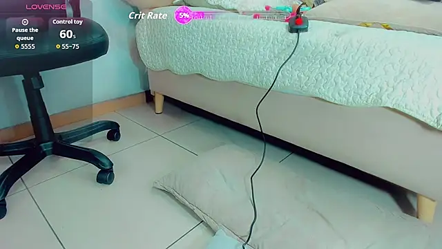 Snapshot of EmilyySaenz chatting on November 16, 4:01 pm EmilyySaenz online show from November 16, 4:01 pm