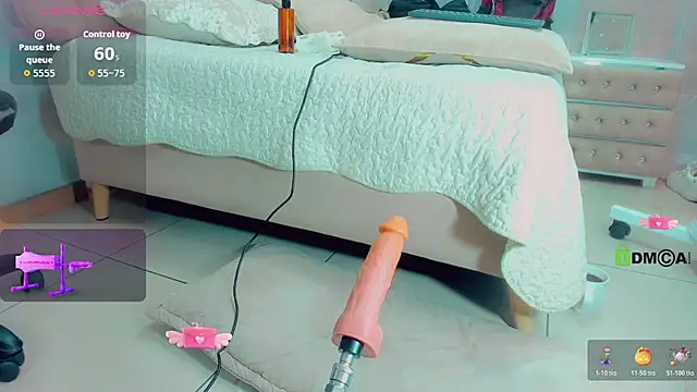 Snapshot of EmilyySaenz chatting on October 23, 12:59 pm EmilyySaenz online show from October 23, 12:59 pm