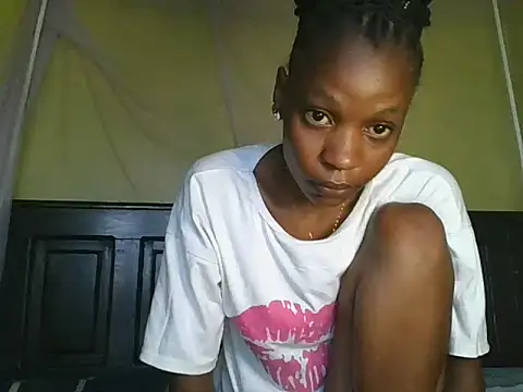 Snapshot of slim_girl02 chatting on June 5, 5:23 am slim girl02 online show from June 5, 5:23 am