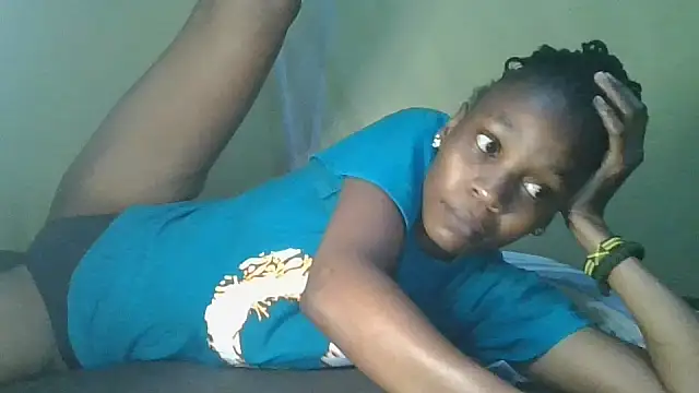 Snapshot of slim_girl02 chatting on June 17, 5:01 pm slim girl02 online show from June 17, 5:01 pm