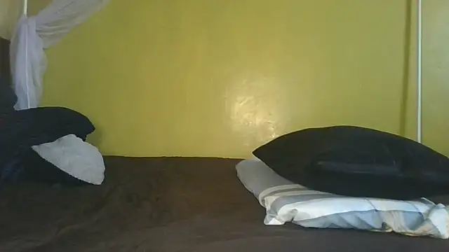 Snapshot of slim_girl02 chatting on June 18, 5:06 am slim girl02 online show from June 18, 5:06 am