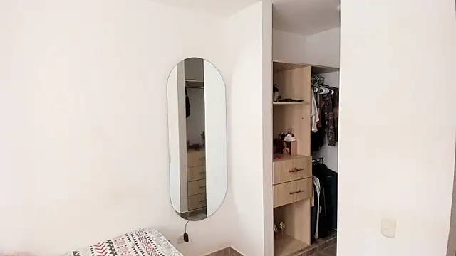 rose scottt online show from February 25, 6:19 pm