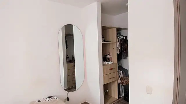 rose scottt online show from February 21, 6:10 pm