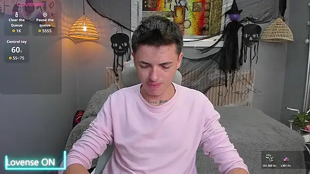 Snapshot of tossetrech chatting on October 31, 3:14 am tossetrech online show from October 31, 3:14 am