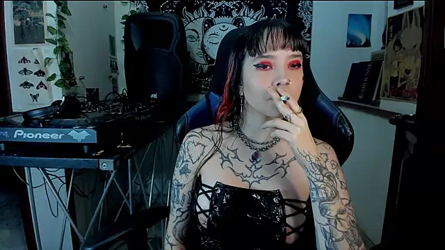 Snapshot of Demongirl6666 chatting on February 16, 4:31 am Demongirl6666 online show from February 16, 4:31 am