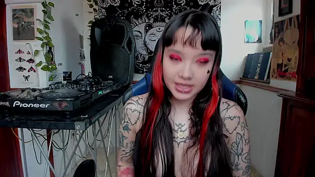 Snapshot of Demongirl6666 chatting on February 12, 4:44 pm Demongirl6666 online show from February 12, 4:44 pm