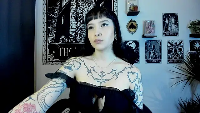 Snapshot of Demongirl6666 chatting on October 15, 6:05 pm Demongirl6666 online show from October 15, 6:05 pm