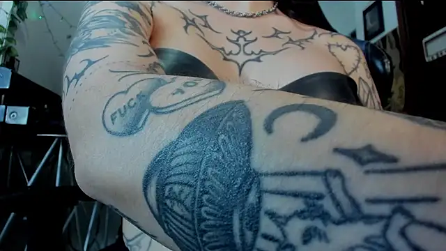 Snapshot of Demongirl6666 chatting on February 25, 4:24 am Demongirl6666 online show from February 25, 4:24 am