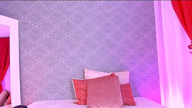 Snapshot of CatrinaRossi chatting on December 30, 8:04 pm CatrinaRossi online show from December 30, 8:04 pm